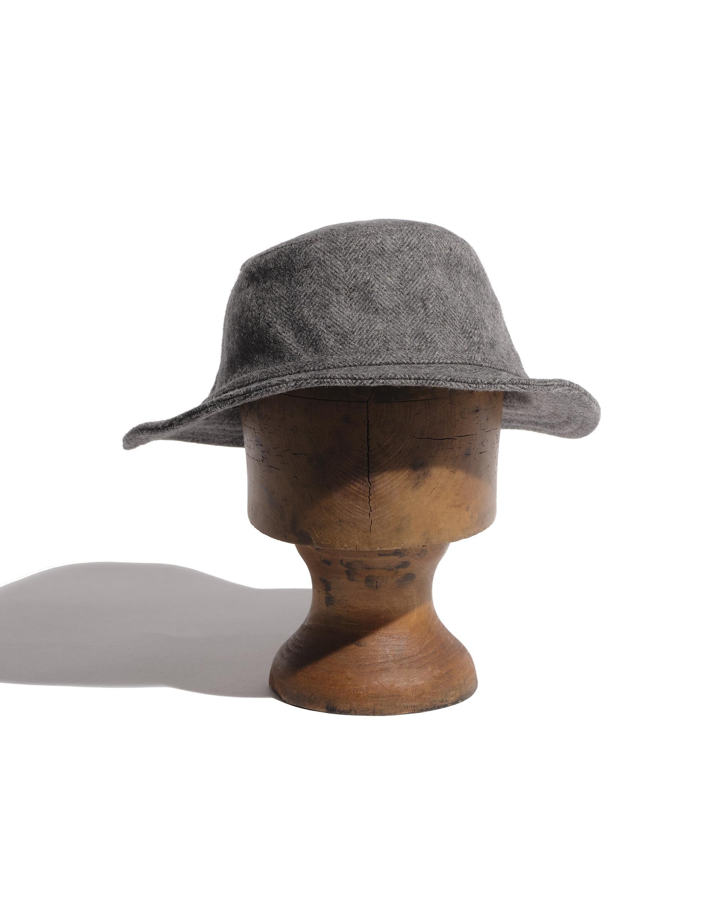 Chapeau mixte en laine burel chevrons gris clair