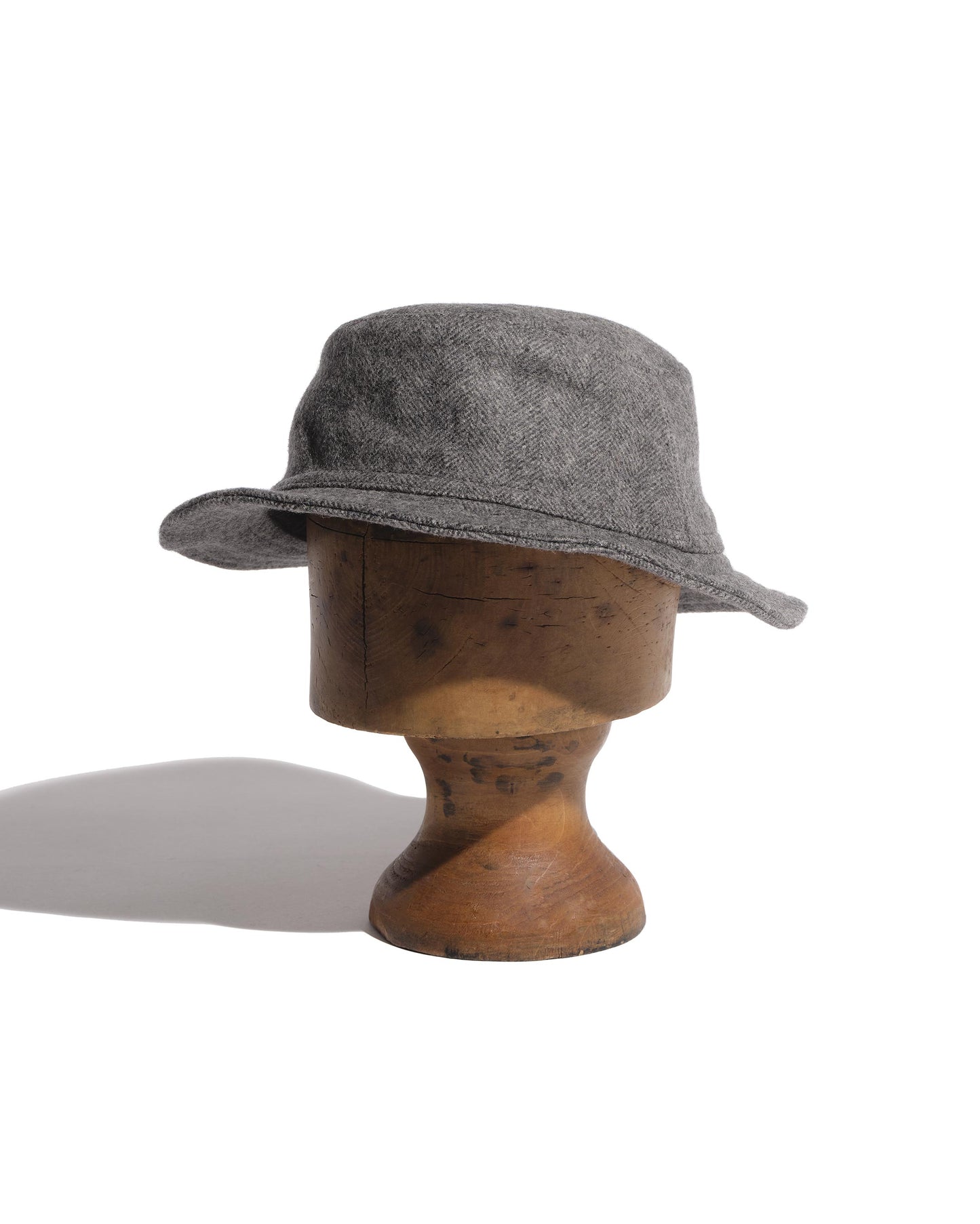 Chapeau mixte en laine burel chevrons gris clair